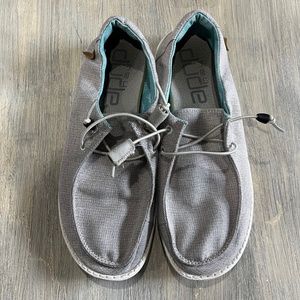 WOMENS HEY DUDE SHOES SIZE 8 GRAY